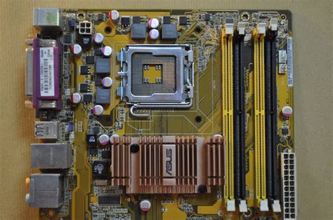 socket 775 motherboard .